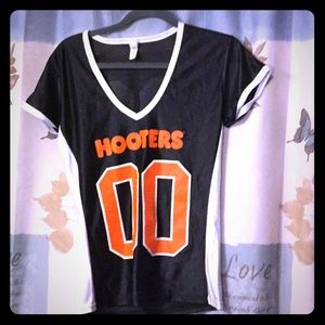 Hooters jersey! 00 Hooters Jersey! Size M. 💥⚡️💥